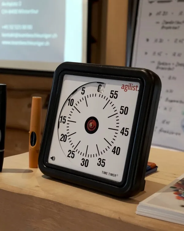 Timer und Stifte im Workshop-Raum